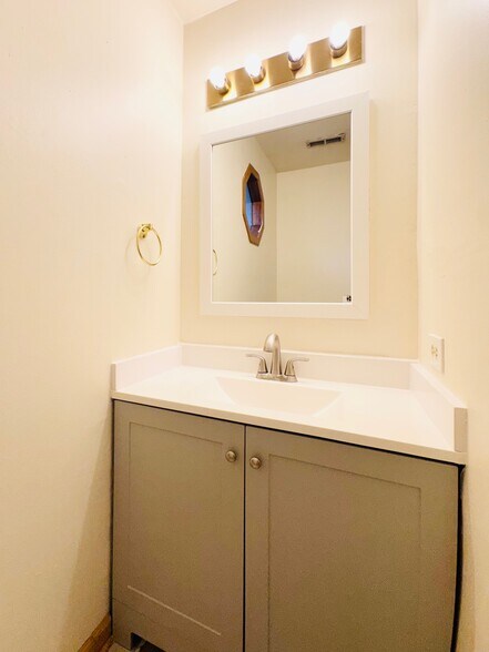 1st fl Half Bath - 1285 Haverhill Cir