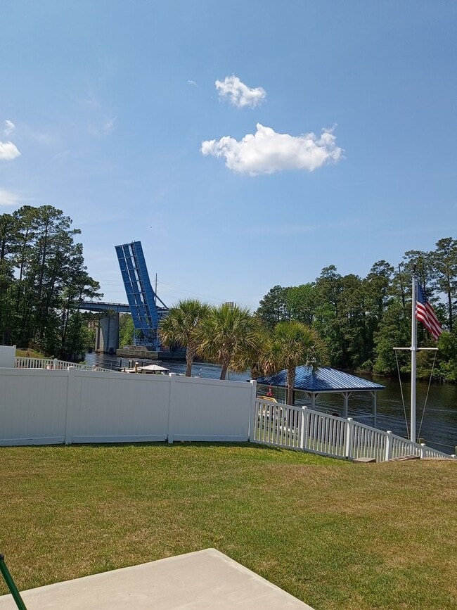 Building Photo - BRIDGEPORT