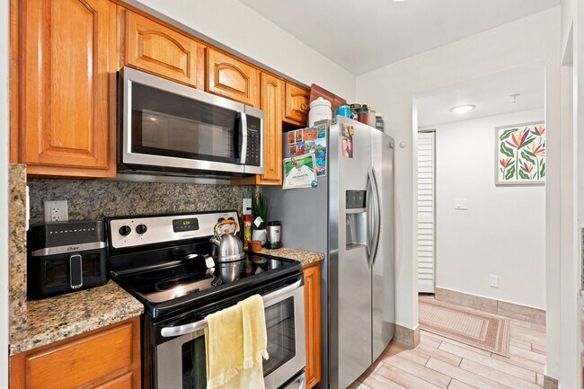 Building Photo - 8642 Mallard Reserve Dr