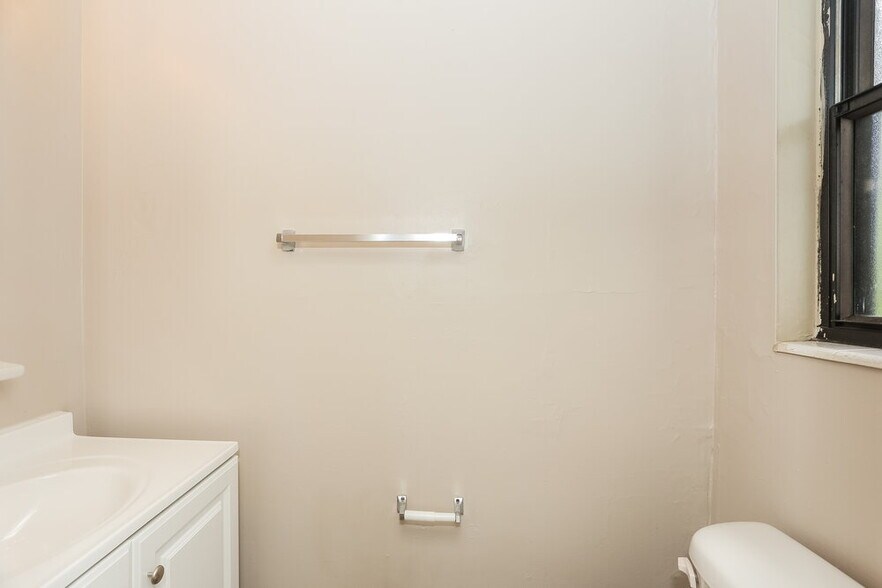 Building Photo - 7233 Eudine Dr S