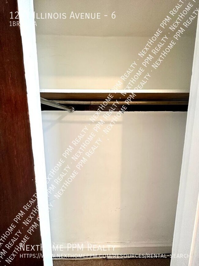 Building Photo - Dormont 1 Bedroom with heat included. Octo...
