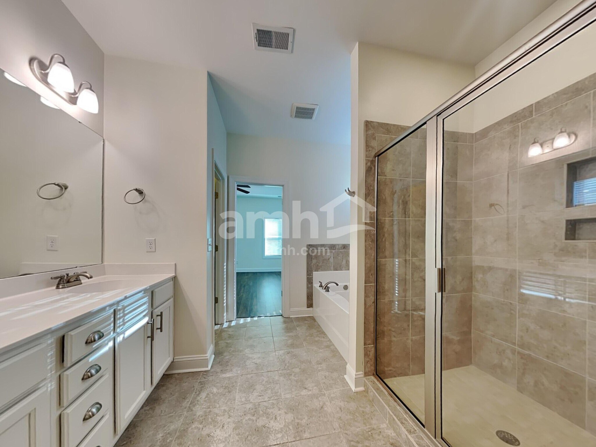 Building Photo - 111 Doral Blue Dr