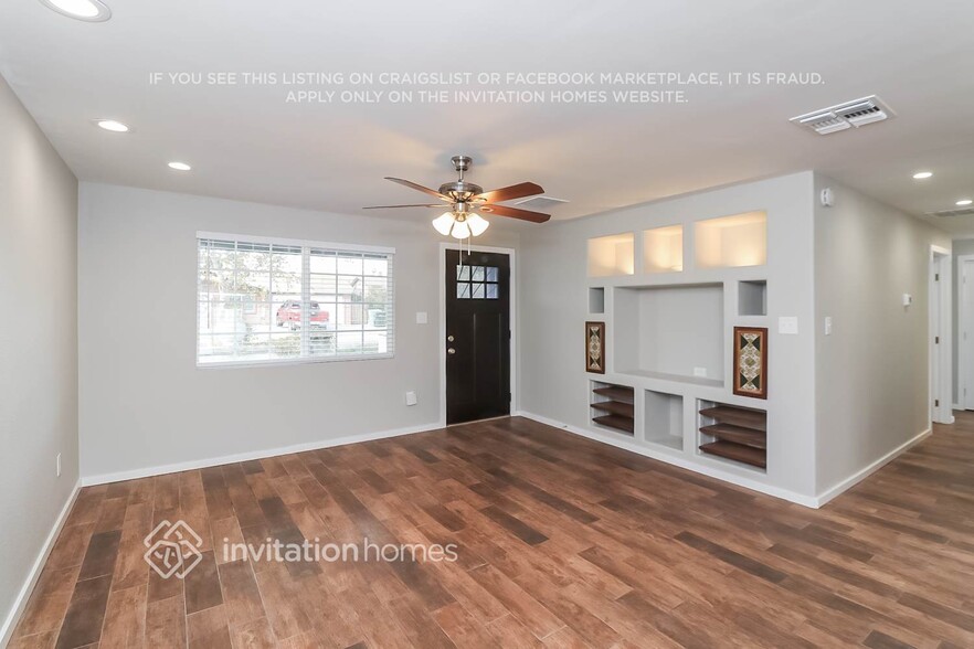 Building Photo - 3635 E Emile Zola Ave