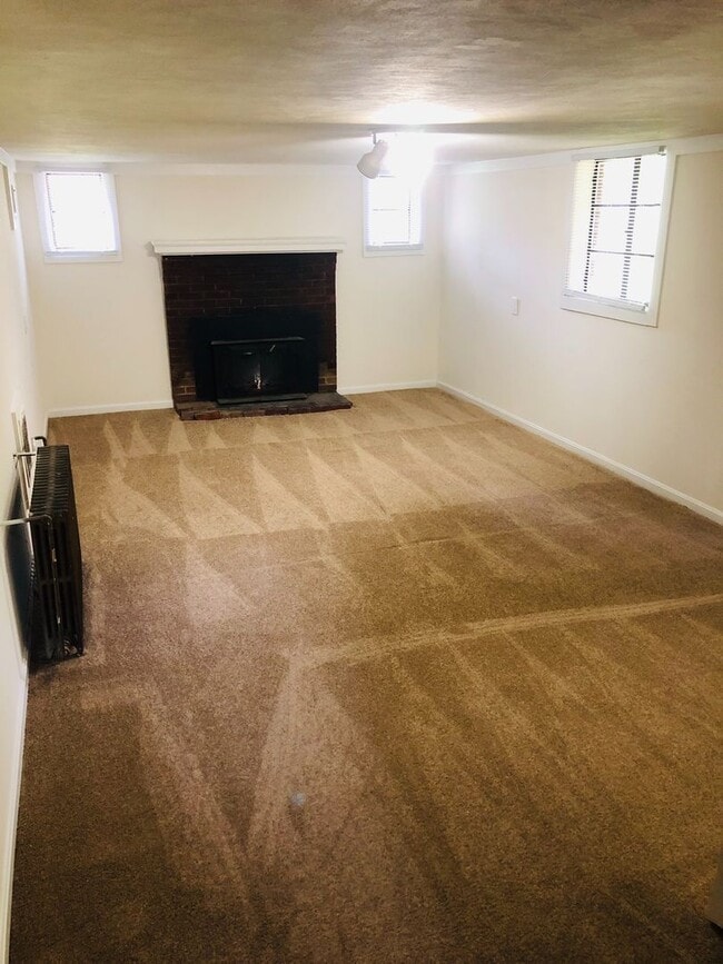 Building Photo - Adorable 3 bdrm/1.5 bath Home on a Corner ...