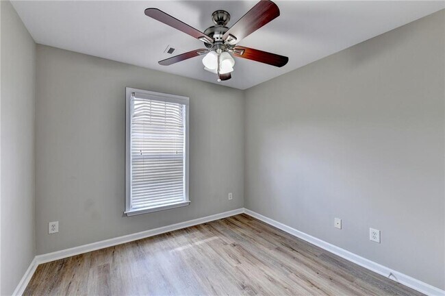 Building Photo - 4005 Edgecomb Dr