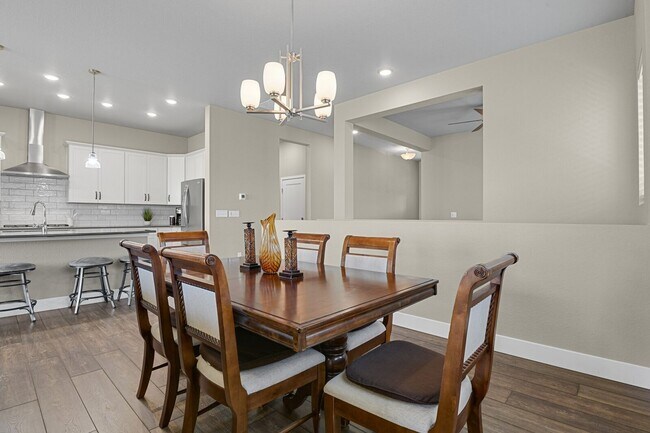Building Photo - Single Family w/ Elegance