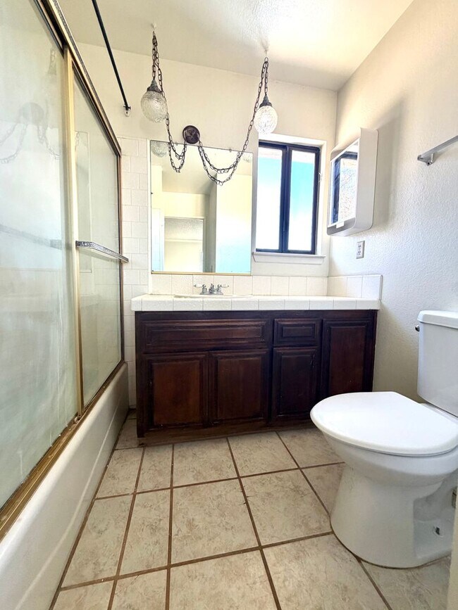 Building Photo - 4 Bedroom, 3 Bathroom with Office Near National Park