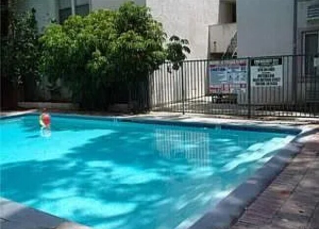 Building Photo - 18620 Hatteras St