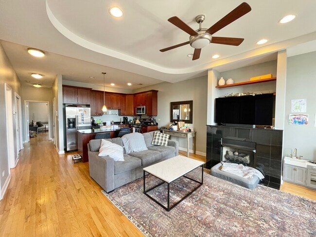 Building Photo - 2734 N Wolcott Ave