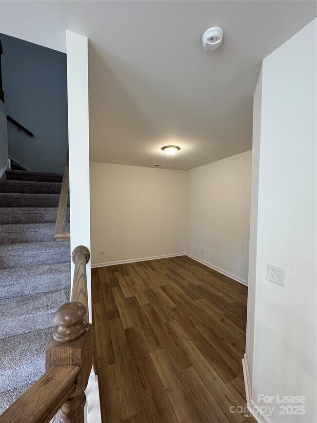 Building Photo - 757 Lock Haven Dr NW