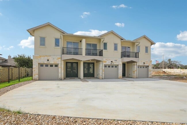 Building Photo - 302 Tesla Cir