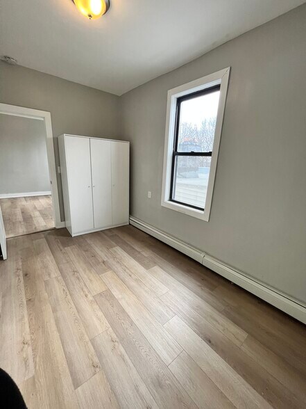122 Randolph Ave 3R - 120 Randolph Ave
