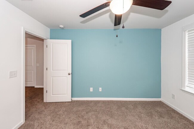 Building Photo - 3 Bedroom, 2.5 Bathroom Home in Hunters Bend - Ladson