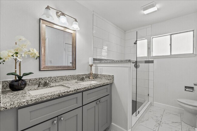 Building Photo - 15514 Diana Ln