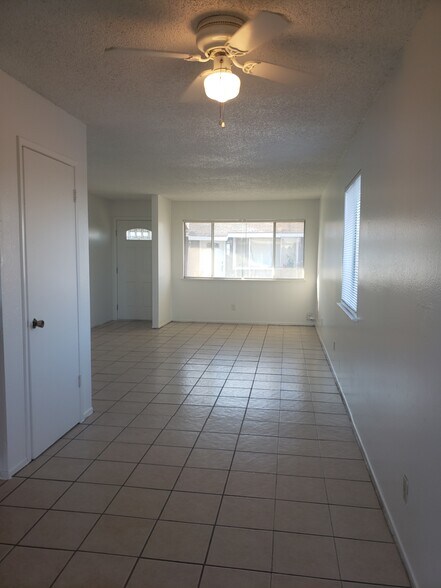 Living/Dining Area - 6222 S Elm Ave