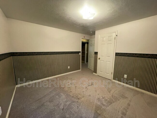 Building Photo - 9541 S Newkirk St