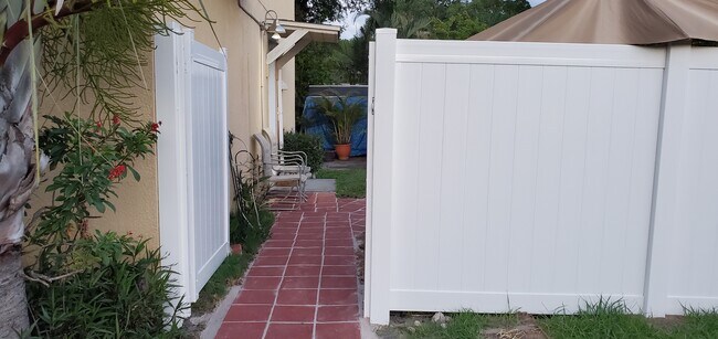 Building Photo - 5811 Crystal Rd