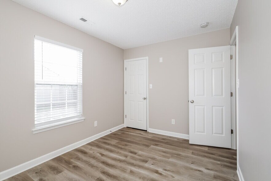 Building Photo - 4905 Aldersbrook Dr