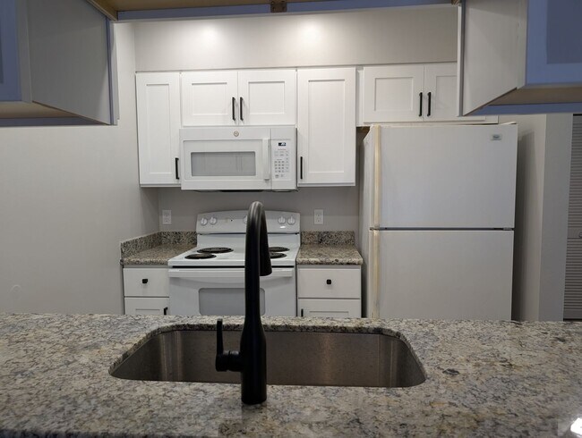 Building Photo - Foxmoor 2-2.5 Townhouse