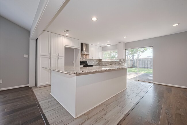 Building Photo - 319 Gentilly Dr