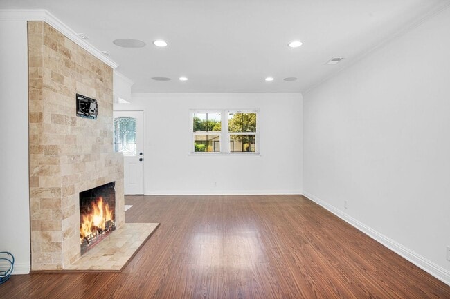 Building Photo - Stunning Northridge 4+2 Single Family House