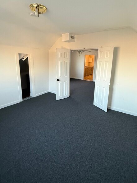 Building Photo - 9727 Dequindre St