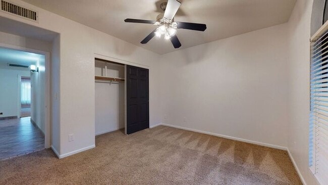 Building Photo - Very nice single level home