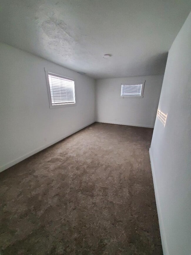 Building Photo - 14905 S Redwood Rd