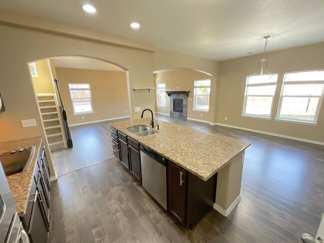 Building Photo - 3 Bedroom Home Available Near N Powers Blvd & Dublin Blvd!