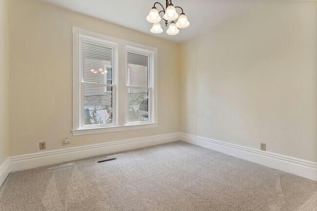 Building Photo - 462 Beaumont St