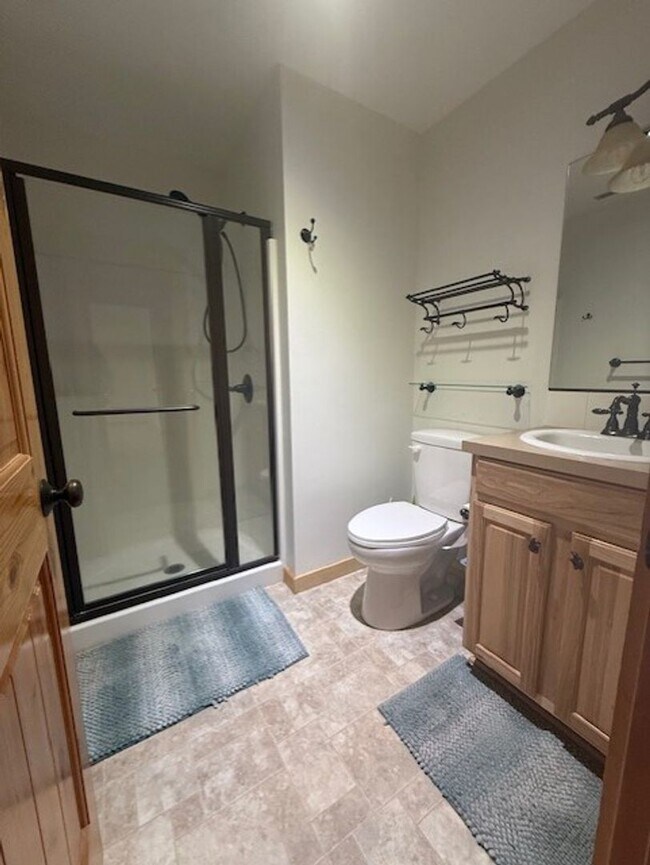 Building Photo - Adorable Roslyn Ridge Condo