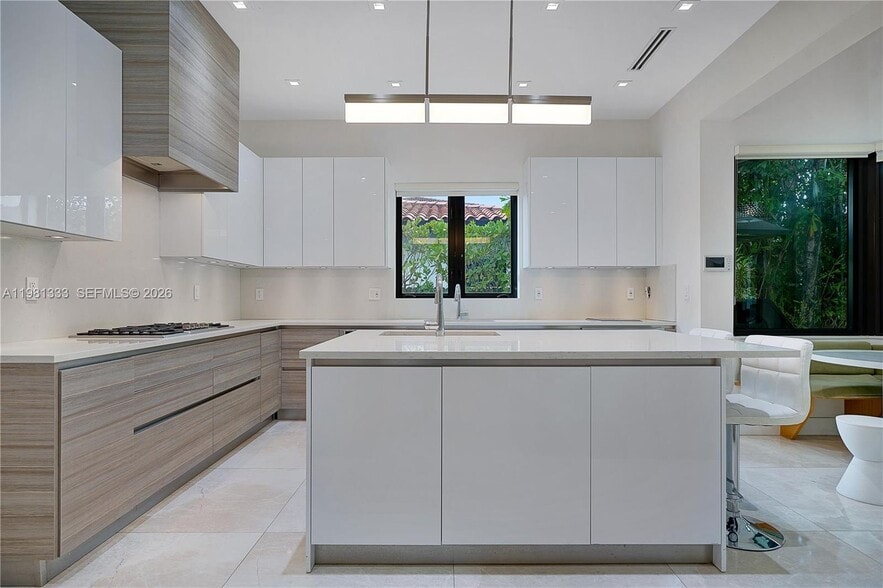 Building Photo - 3747 Prairie Ave