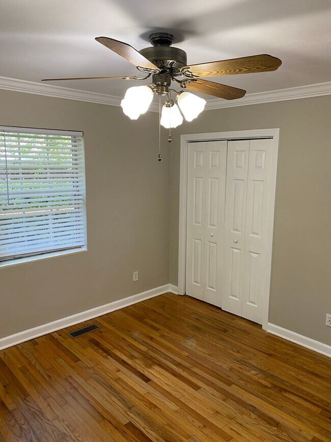 Building Photo - Adorable Brick Home in Betton Hills