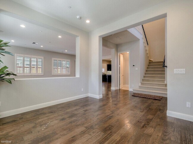 Building Photo - 33451 Bronco Loop