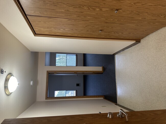 Building Photo - Lents Village