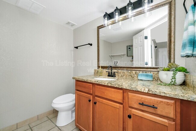 Building Photo - 2954 Sadina St