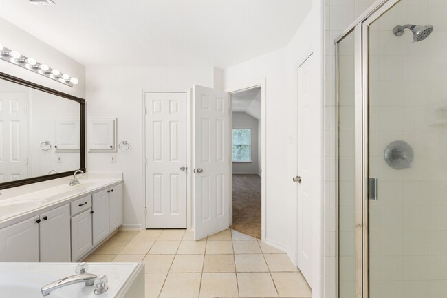 Building Photo - 19 Endor Forest Pl