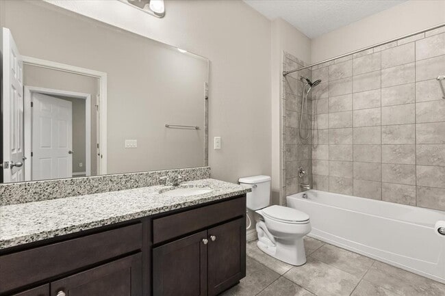 Building Photo - 1046 Grand Hilltop Dr