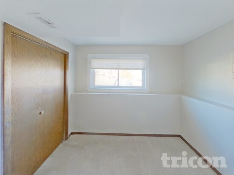 Building Photo - 1701 116th St E