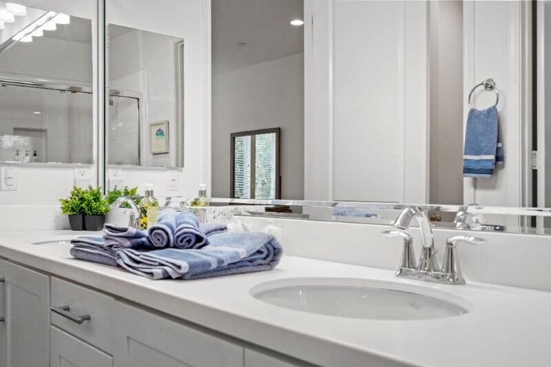 Building Photo - 4720 E Washington Ave