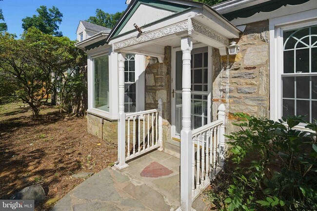 Building Photo - 1268 Rydal Rd