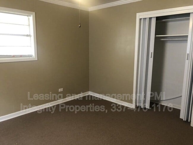 Building Photo - 2809 S Curtis Dr