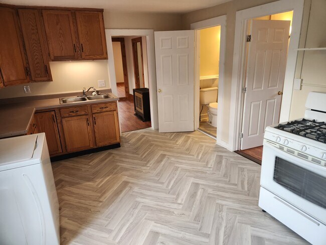 Beautiful Kitchen! - 204 N Champlain St