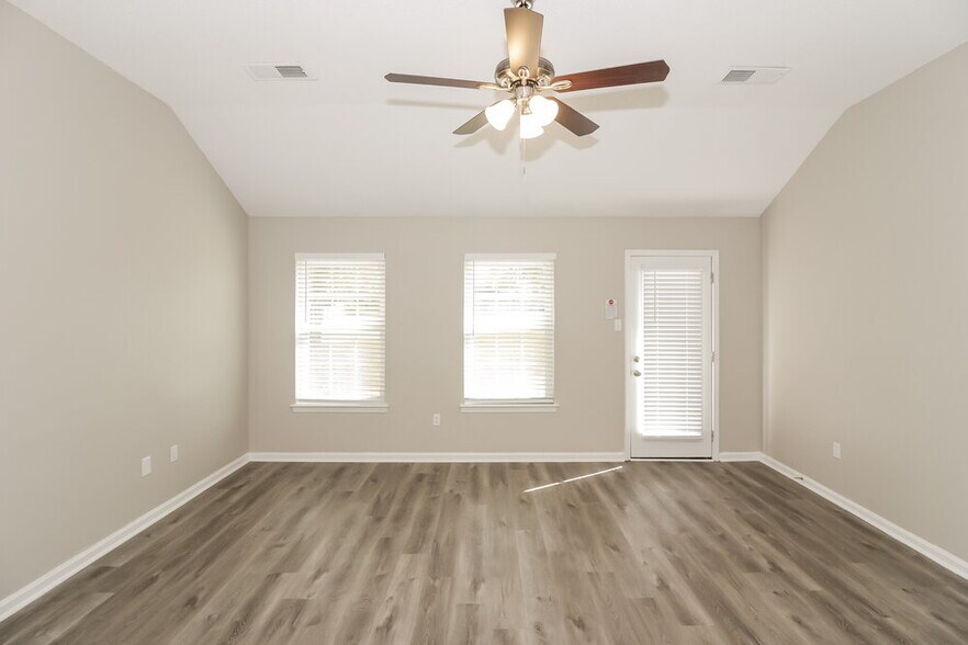 Building Photo - 9831 Riggan Dr