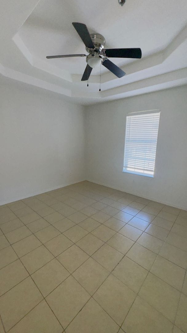 Building Photo - 800 E Daffodil Ave