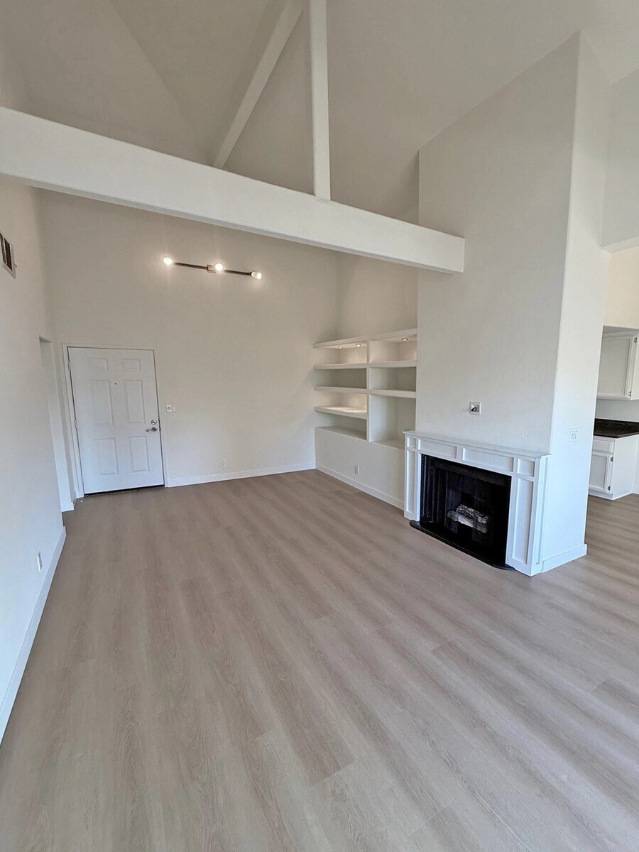 Building Photo - 912 Croft Ave