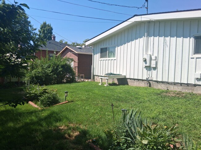 Building Photo - 156 Bret Harte Ave