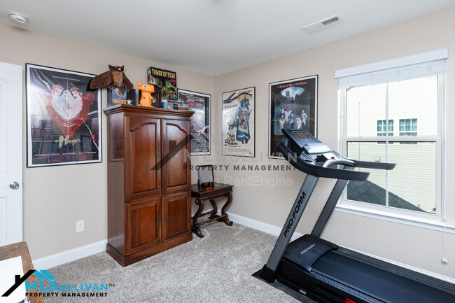 Building Photo - 913 Beech Glen Dr