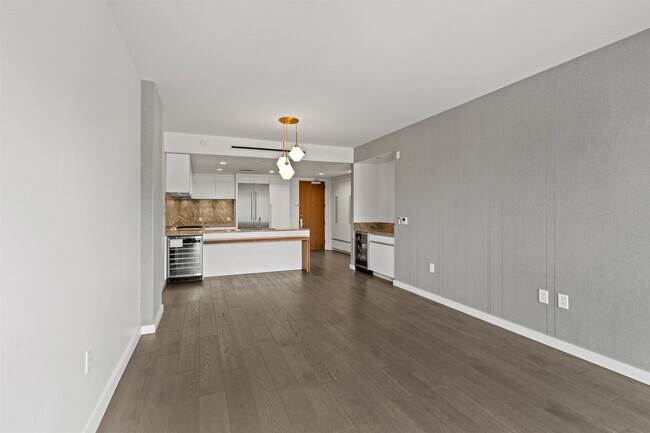 Building Photo - 320 Adolphus Ave