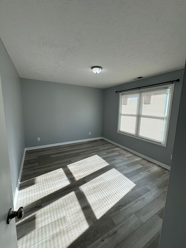 Building Photo - Updated Condo close to Fort Liberty